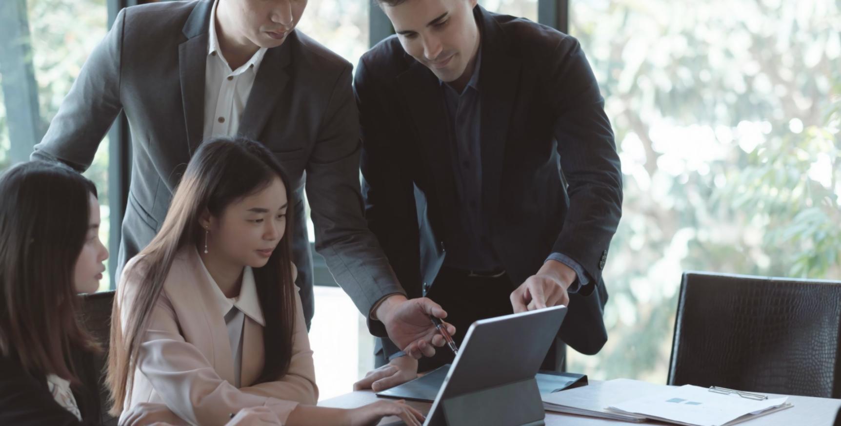 Espacio de trabajo con gráficos de análisis presupuestario
